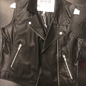 BB Dakota black leather moto vest